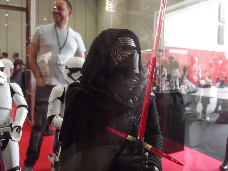 Illustration for article titled Getting Up Close With Hot Toys' Amazing The Force Awakens Figures